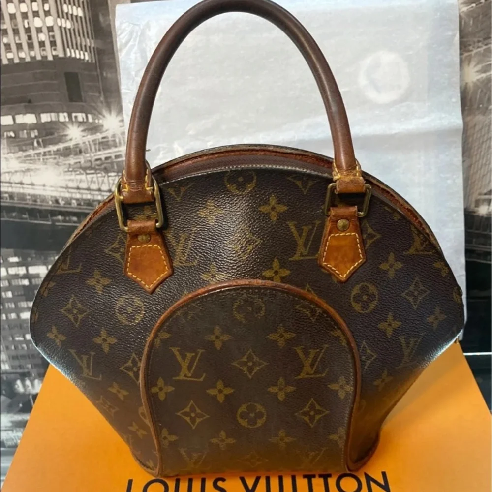 Authentic Louis Vuitton Monogram Ellipse Tote Handbag - Picture 3 of 14